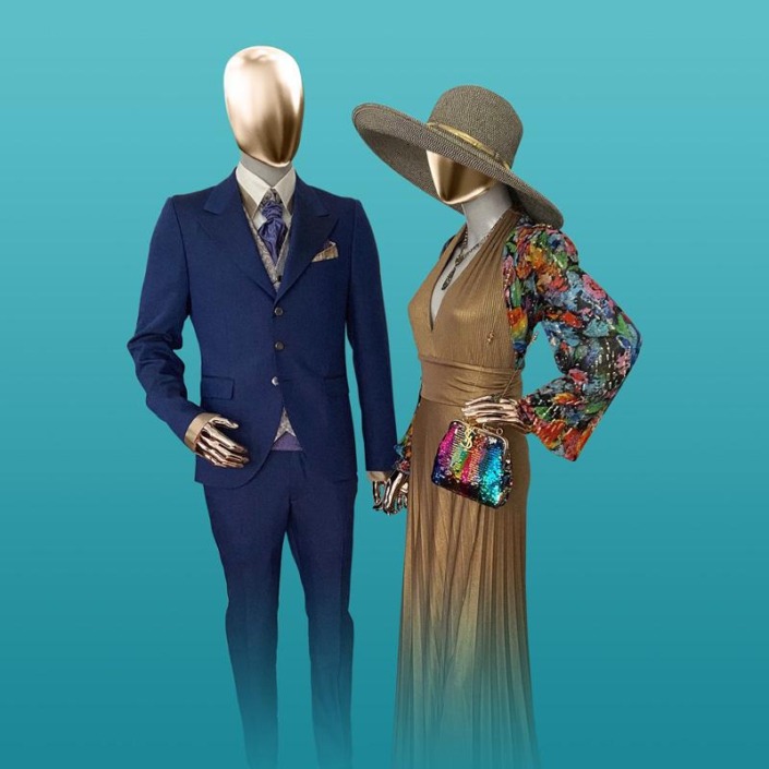Abbildung von zwei Kleiderpuppen in einem von Kamila Paś kombinierten Outfit-Design